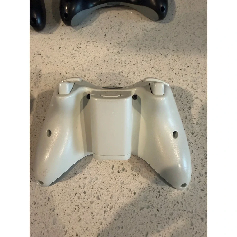 Microsoft Xbox Game Controller Lot 4 White and Black